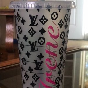 Pide tu vaso con el diseño que tú quieras con nombre deja tu diseño que quieras